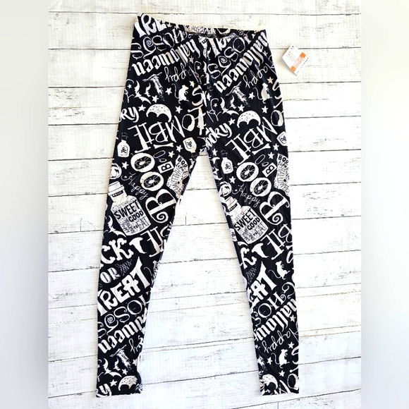 Two Left Feet Halloween Spooky Black & White Butter Soft Leggings Graphics - Picture 2 of 9
